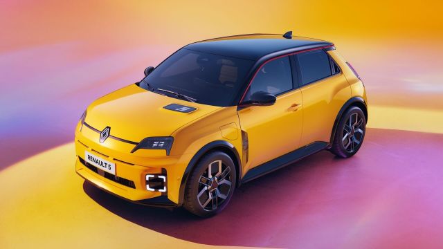 Average UK transaction price for new EVs dropped below that of new petrol cars image